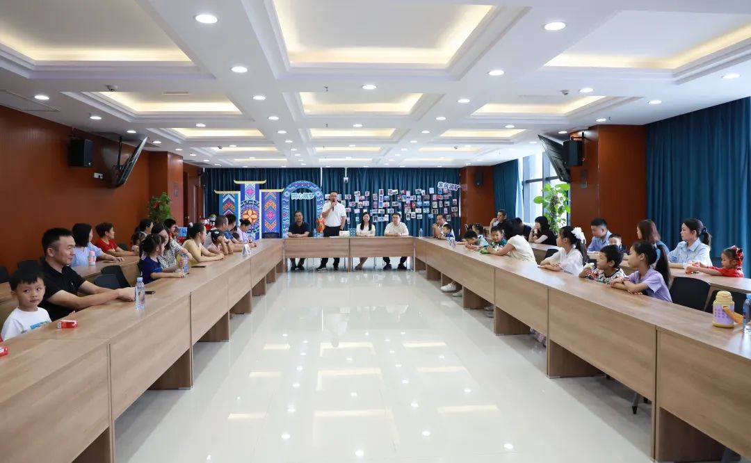 南寧礦業(yè)集團(tuán)舉辦“同心筑夢(mèng)·家風(fēng)潤(rùn)礦·書(shū)香致遠(yuǎn)”主題活動(dòng)